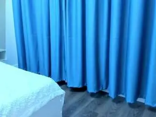 Foxyydreams  live sex cam