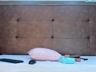 Macarena18  live sex cam