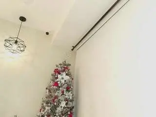 Sassy-girl  live sex cam