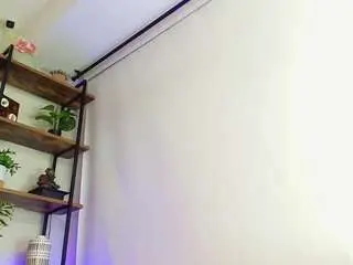 Sassy-girl  live sex cam