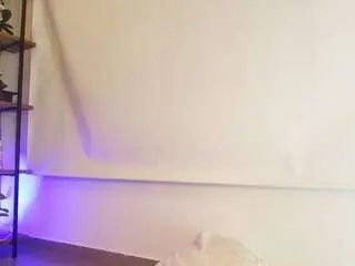 Sassy-girl  live sex cam