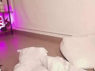 Sassy-girl  live sex cam