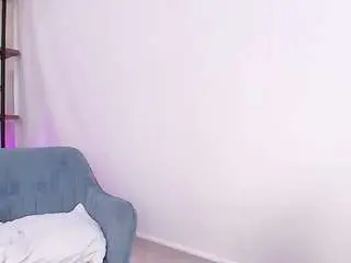 Sassy-girl  live sex cam