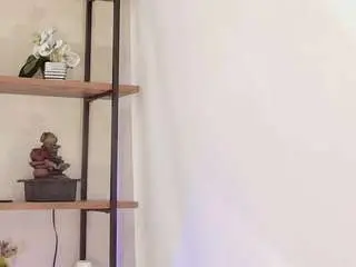 Sassy-girl  live sex cam