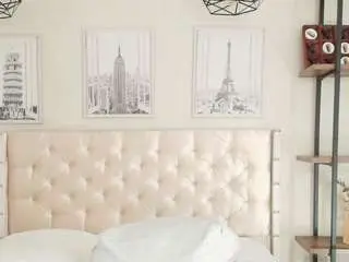 Sassy-girl  live sex cam