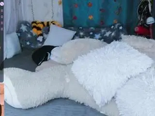 Sweet-ass-nuka  live sex cam