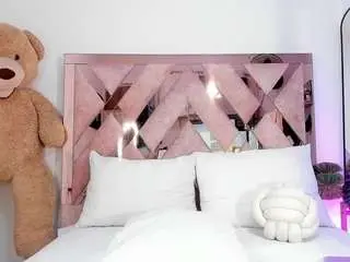 Carolbrowm  live sex cam