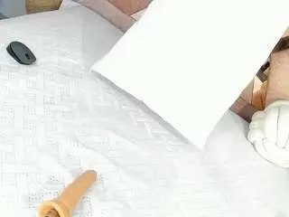 Carolbrowm  live sex cam