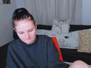 Leilashynest  live sex cam