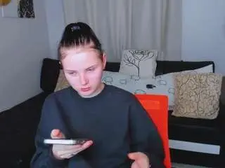 Leilashynest  live sex cam