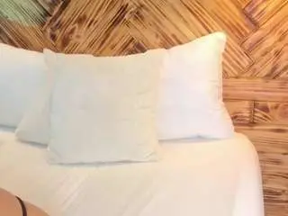 Melanie-jeannn  live sex cam
