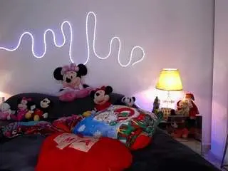 Vannesahills  live sex cam