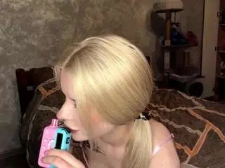Maxiebevil  live sex cam