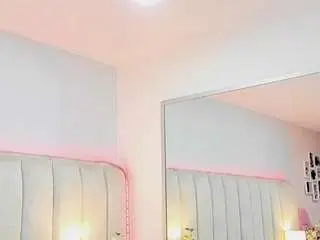 Trieximars  live sex cam