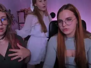 Ava-gllow  live sex cam