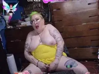 Curvykinkmilf  live sex cam