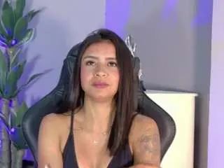 Emiilieevaans  live sex cam