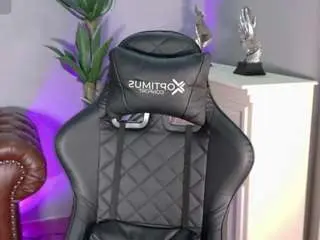Emiilieevaans  live sex cam