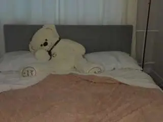Judy-lewis  live sex cam