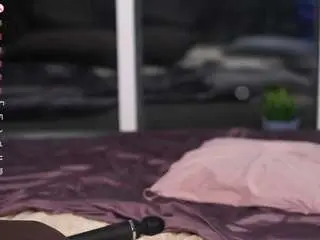 Trinatinkle  live sex cam
