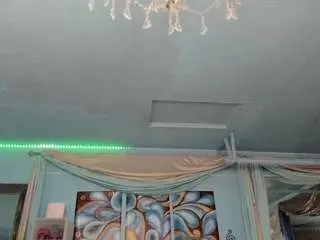 Adrianna777  live sex cam