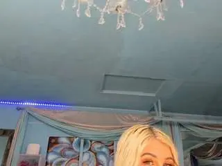 Adrianna777  live sex cam