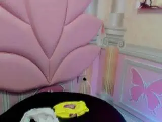 Little-mommy  live sex cam