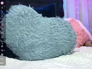 Hannahot69  live sex cam