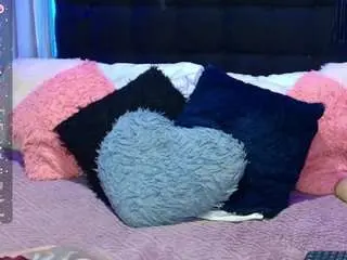 Hannahot69  live sex cam
