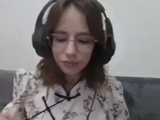 Lucinabingert  live sex cam