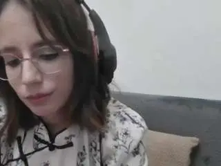 Lucinabingert  live sex cam
