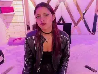Brunette-skinny  live sex cam