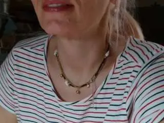 Kathleenedwards  live sex cam