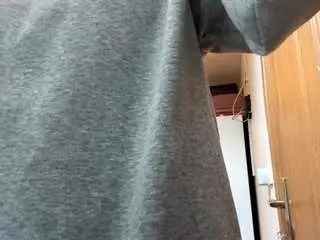 Yeseniatignor  live sex cam