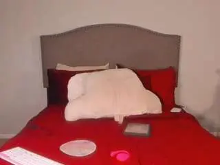 Yiaunaniree  live sex cam