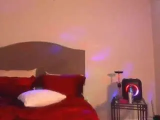 Yiaunaniree  live sex cam