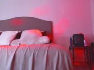 Yiaunaniree  live sex cam