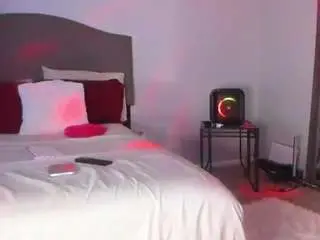 Yiaunaniree  live sex cam