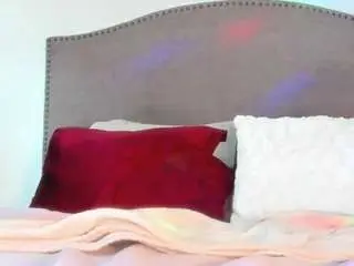 Yiaunaniree  live sex cam