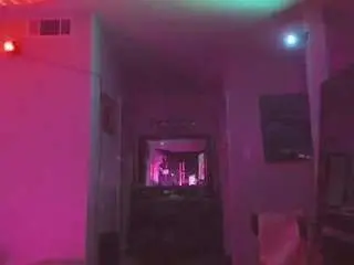 Yiaunaniree  live sex cam