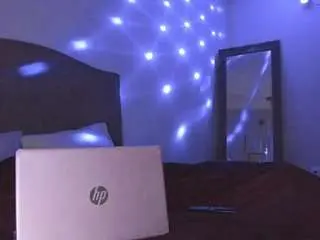 Yiaunaniree  live sex cam