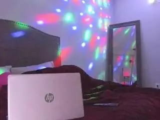 Yiaunaniree  live sex cam