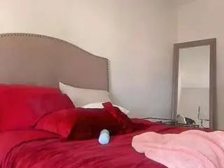 Yiaunaniree  live sex cam