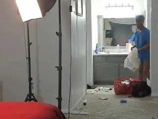 Yiaunaniree  live sex cam