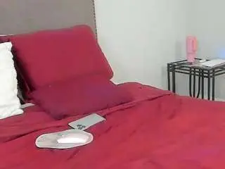 Yiaunaniree  live sex cam