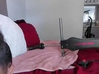 Yiaunaniree  live sex cam
