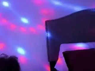 Yiaunaniree  live sex cam