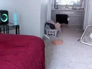 Yiaunaniree  live sex cam