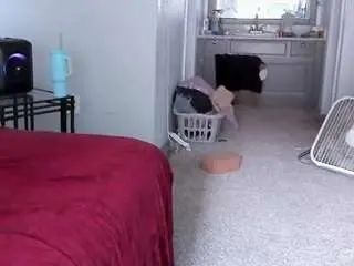 Yiaunaniree  live sex cam