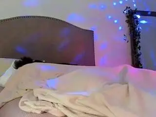 Yiaunaniree  live sex cam